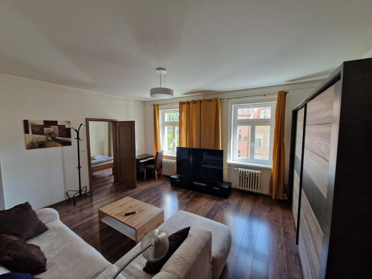 Apartman 63M2 S Balkonem V Lazenskem Centru Karlovy Vary Exterior foto
